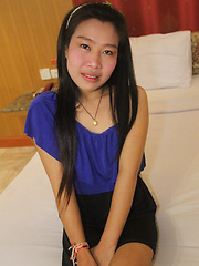 Tourist fucks a horny Thai girl he met online