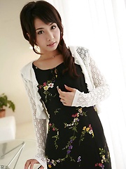 Office lady Tomoe Hinatsu is posing for you